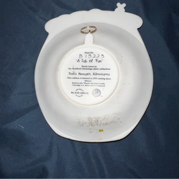 Bradford Exchange FISHIN' FOR FUN Winnie Pooh’s Honey Pot Adventures 3D Plate 7" - Picture 2 of 2